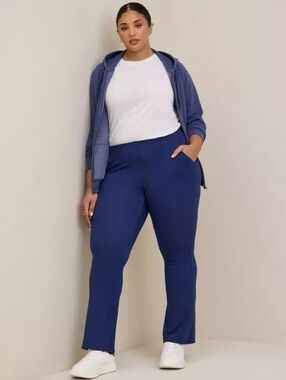 Torrid. Straight Leg Pull-On Pants in Navy. Size 3x.